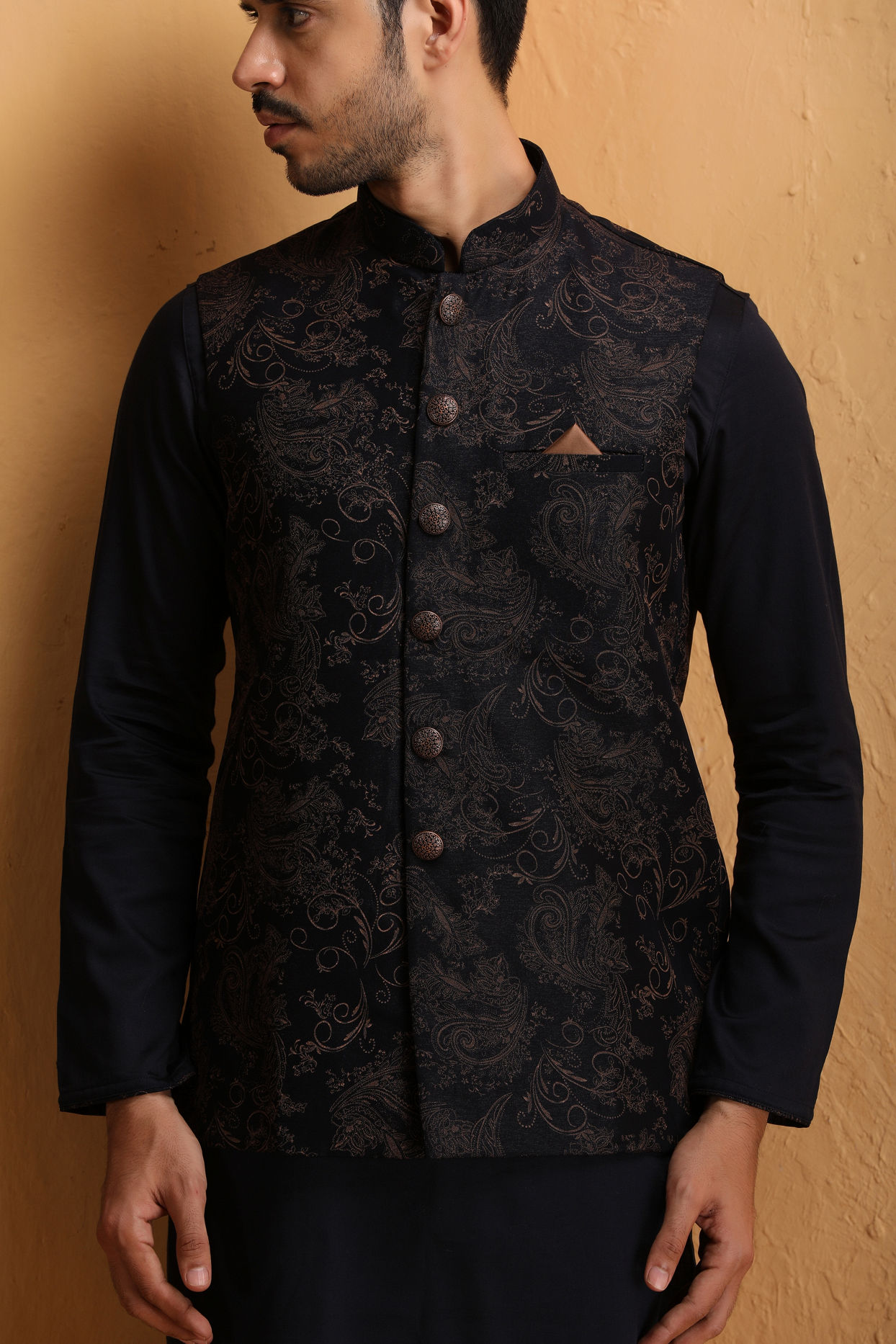 alt message - Manyavar Men Dark Blue Floral Design Kurta Jacket Set image number 1